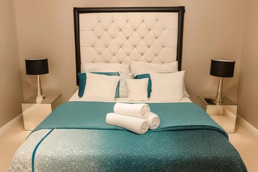 Sleeps 4 - Parking - Wifi - Image 1