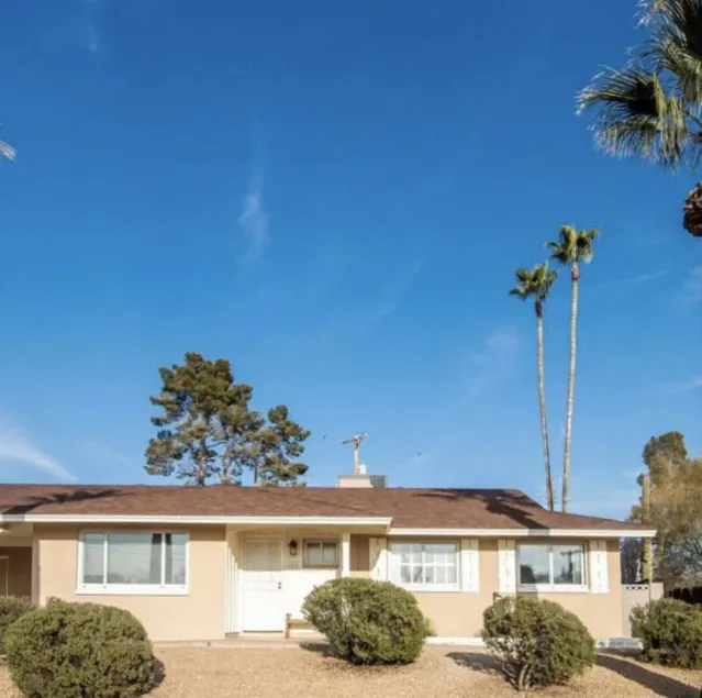 4 bed 2 bath with pool and gym all private - Image 1