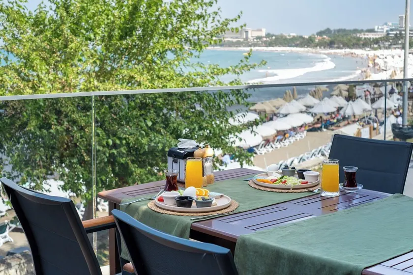 Tropic Beach Club - Image 1