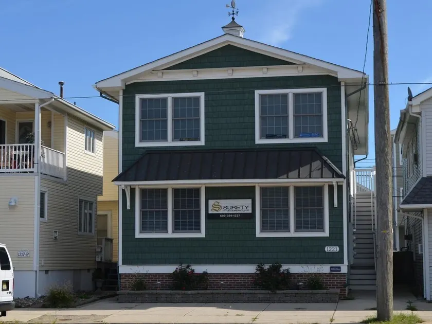 Updated, quiet rear unit, close to all attractions. - Image 1