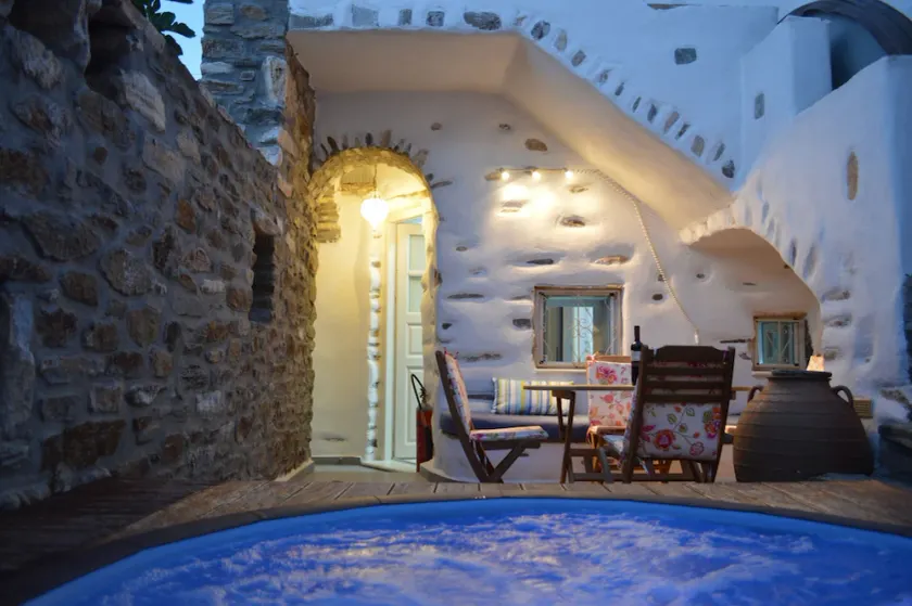 Beautiful traditional house with private terraces and jacuzzi - Image 1