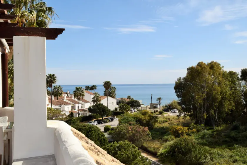 Penthouse Los Monteros 90m2 + terrace 50m2 Sea views/Direct access to the beach. - Image 1