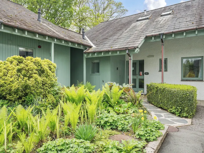 ELM - WOODLAND COTTAGES, with hot tub in Bowness-On-Windermere - Image 1