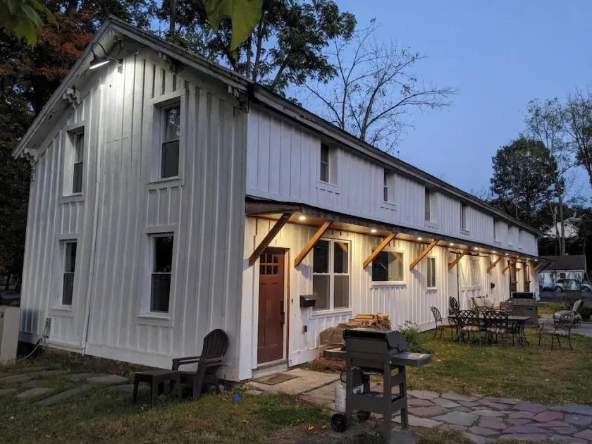 Hay Loft in Historic Barn - 4 Minutes to Legoland - Image 1