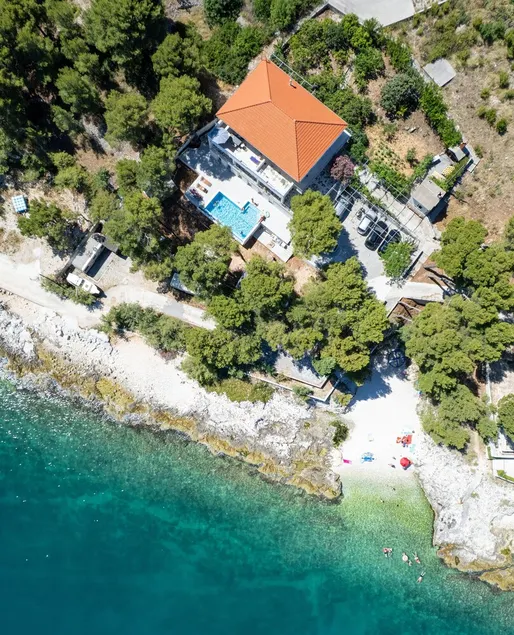 Beachfront apartment with Infinity Pool & BBQ - Image 1