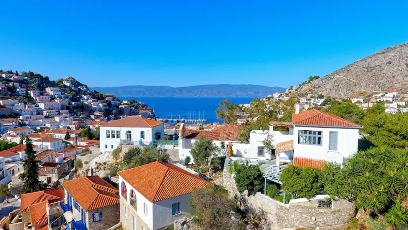 Villa Alma - Large spacious house close to the port - Image 1