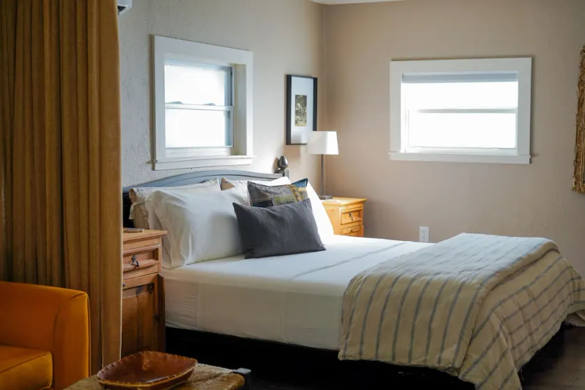 Charming farmhouse suite near Dunedin - Image 1