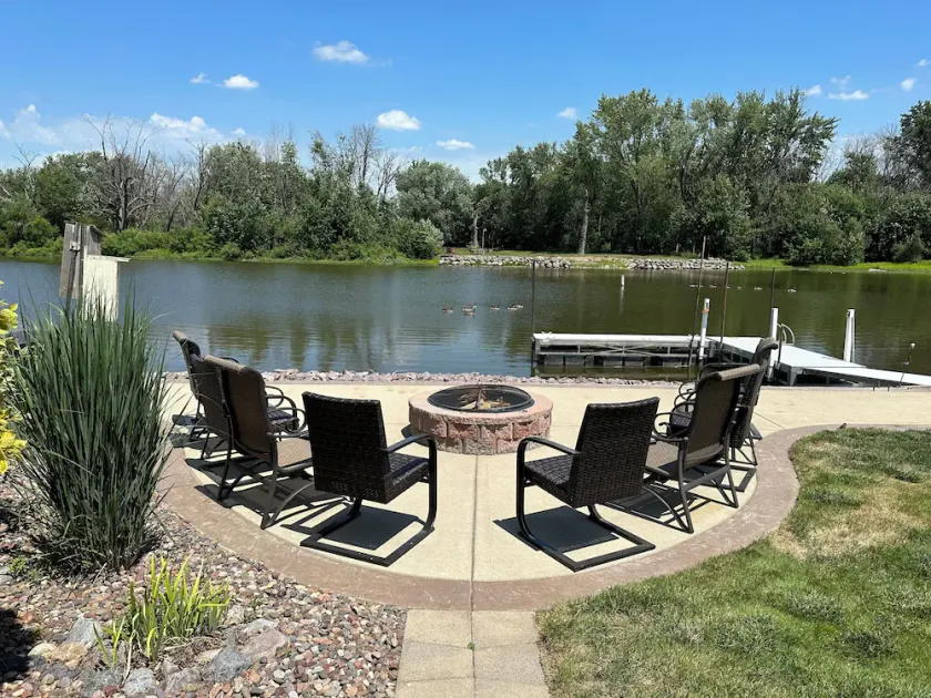 Waterfront Getaway: Kayaks, fishing, game room, fire pit, gathering room… - Image 1