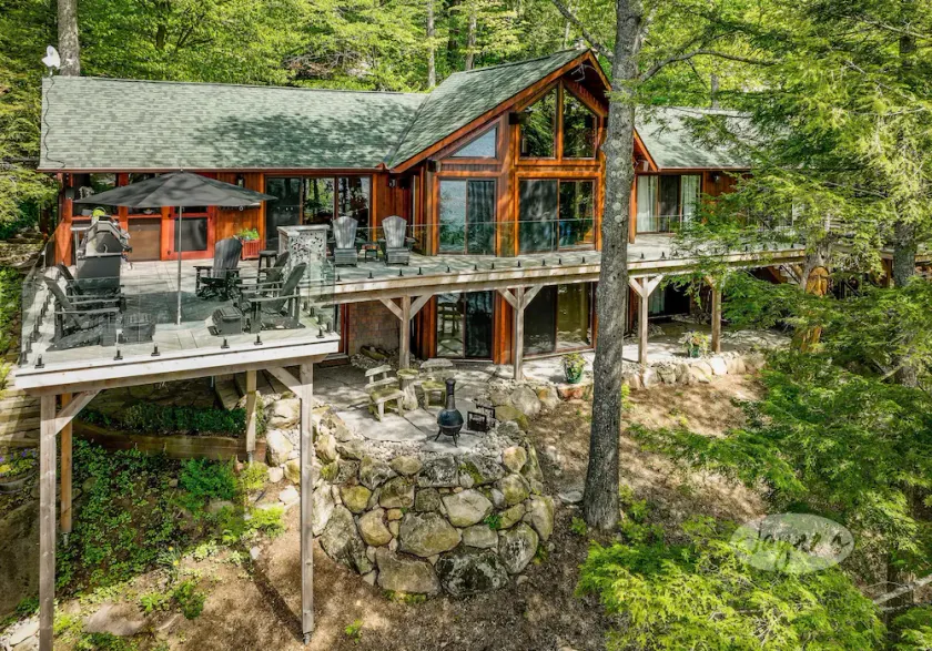 Gorgeous 6 bed 3 bath cottage on Lake Muskoka! West Exposure! Beach! Hot Tub! - Image 1