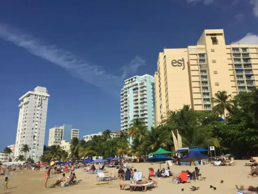 Oceanside Penthouse Studio Apartment in Isla Verde w/ Beach Access - Image 1