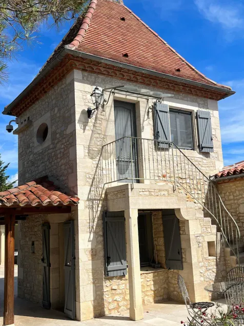 Typical house with dovecote, swimming pool, summer kitchen, close to vineyards - Image 1