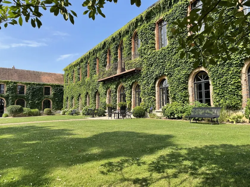 Exceptional and atypical residence 1h30 from Paris - Image 1