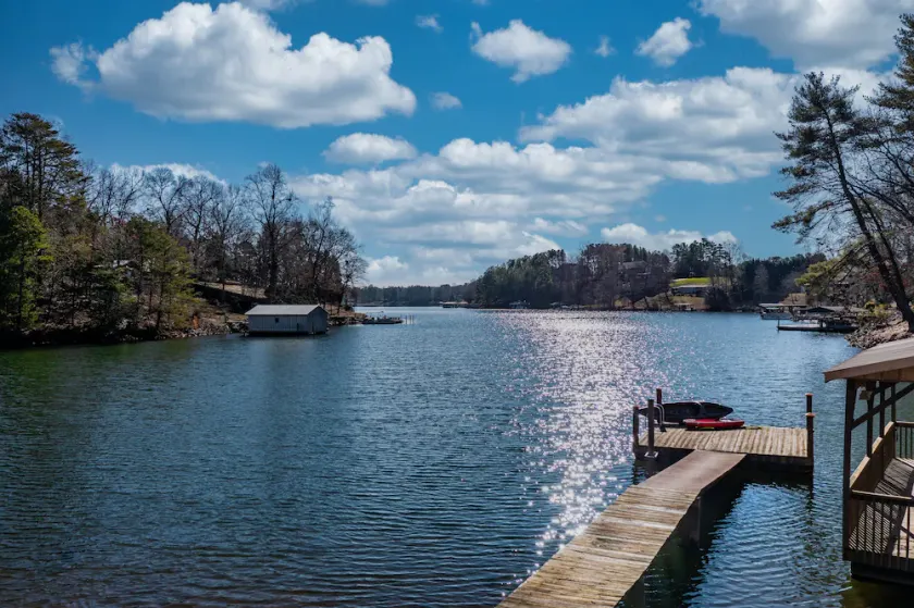 Lake Hickory Cottage - Image 1