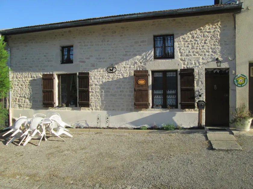 Maison cosy avec terrasse, 3 chambres, wifi, animaux acceptés, idéal pour familles en Meuse - Image 1