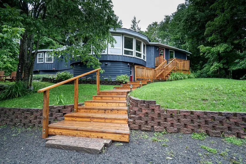 The Triple Round House, In The Heart Of Hidden Valley Ski Hill & Peninsula Lake - Image 1