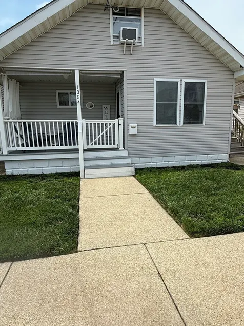 3 bedroom first floor Condo with patio and outdoor grilling/table & seating area - Image 1