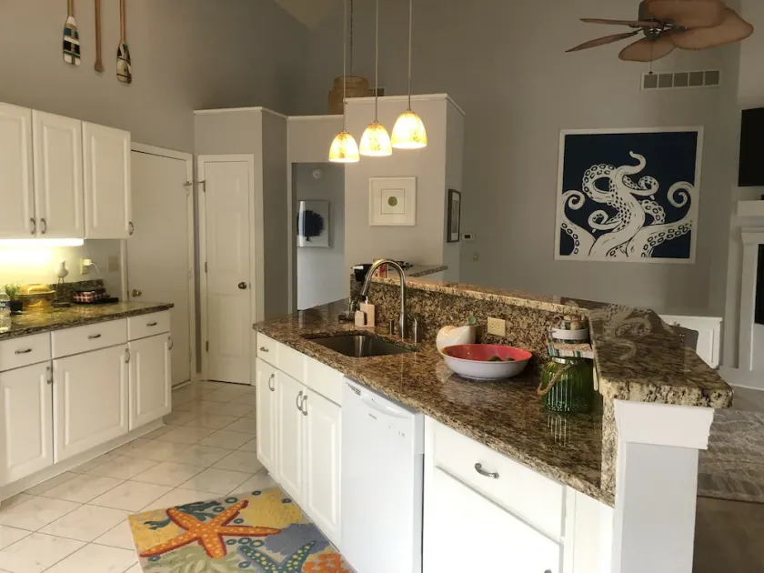 Private home in resort community 3 miles from Bethany. Golf cart included!  - Image 1