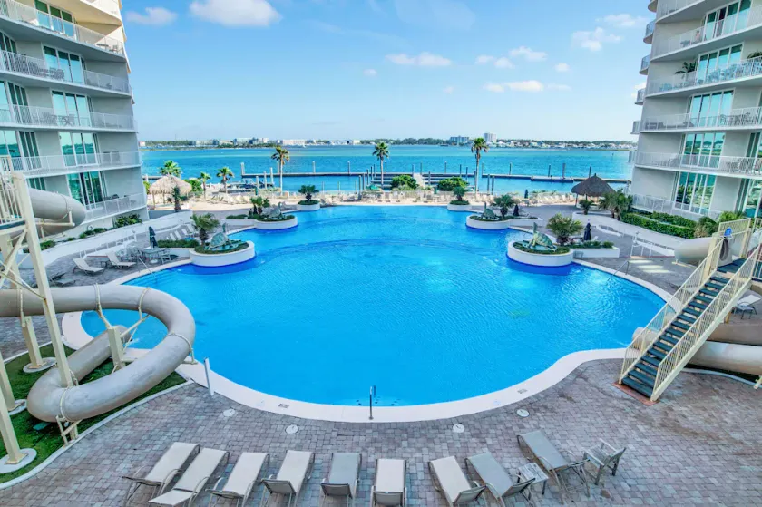 VUE PANORAMIQUE DIRECTE SUR LA BAIE / SPACIEUX RENOVE 3 CHAMBRES ET 3 BAINS / MEILLEURE VIE DE STATION - Image 1
