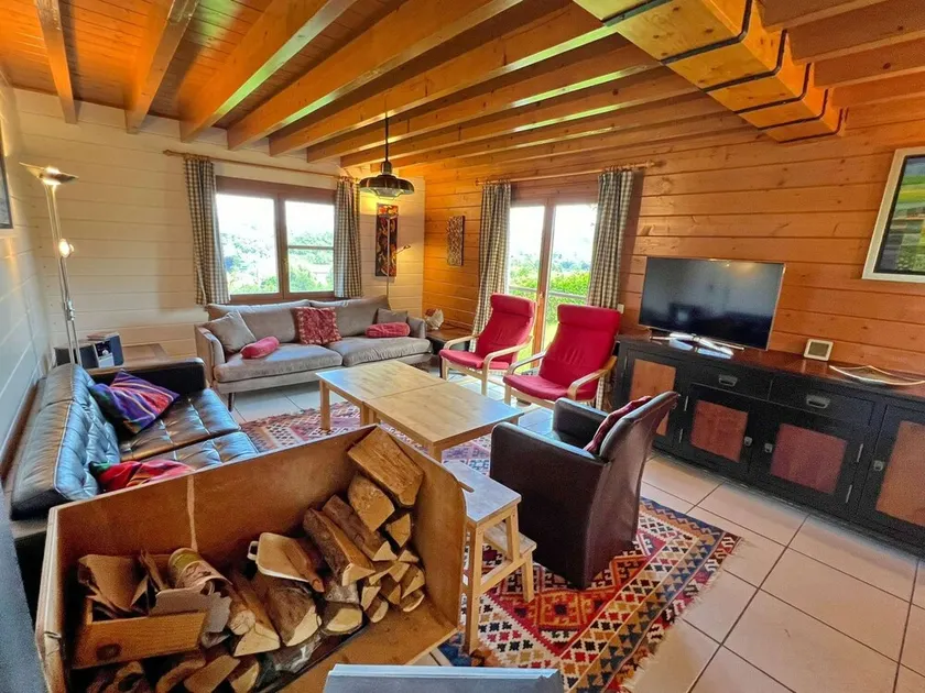 Chalet just outside Hampteau offering magnificent views across the Ourthe valley - Image 1
