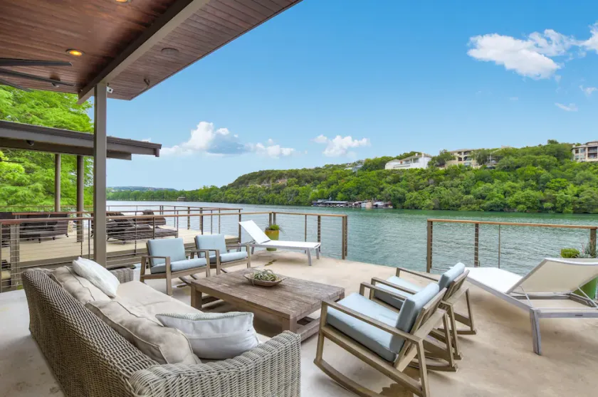 Above Lakeside I Lakefront | Pickleball I Pool/Spa l Firepit I Luxe Services - Image 1