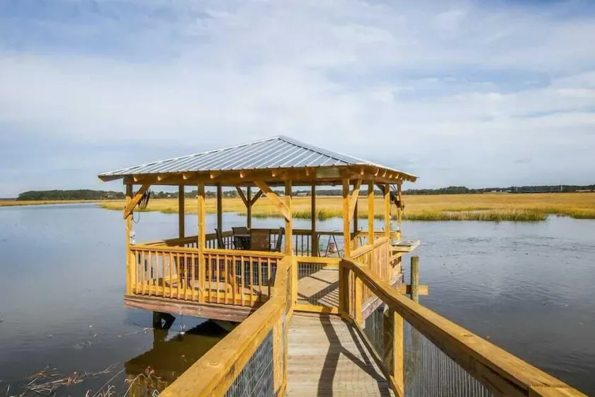 Crabbin Cabin - Spacious, Seasonal Riverside Home On The Ga Coast - Image 1