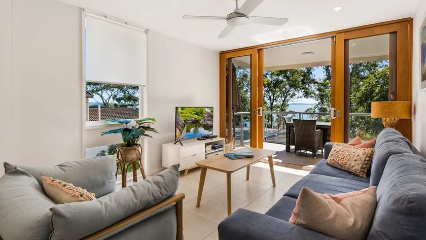 Little Cove Lodge 4 - Filtered views of Little Cove Beach & Laguna Bay - Image 1