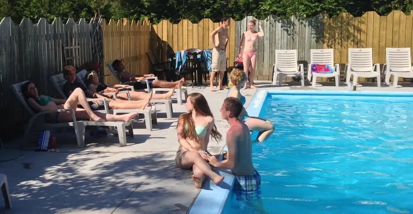Grand Bend Pool Cottage | Groups Welcome | Firepit & Huge Yard | Beach 2km - Image 1