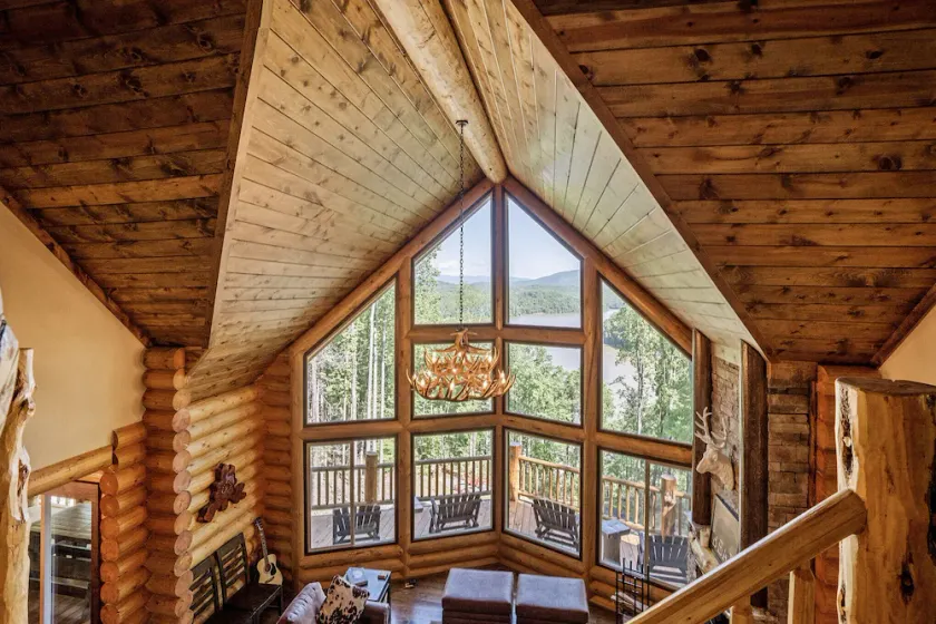 \"The Reel View\" Custom Log Cabin am Seeufer mit Doppeldecker-Dock und Mtn. Ansichten - Image 1