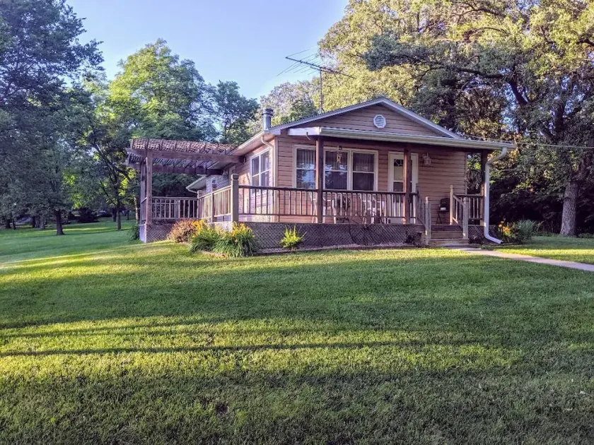 Trees, wildlife abound- a beautiful surrounding as you relax in a cozy cabin - Image 1