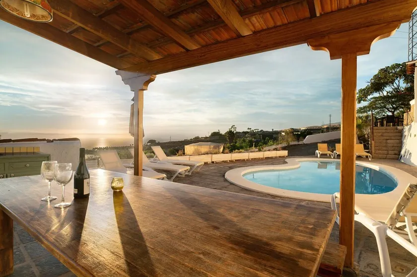 Country House \"Biofinca Las Dulces Casa Medianeros\" with Sea View, Shared Heated Pool & Wi-Fi - Image 1