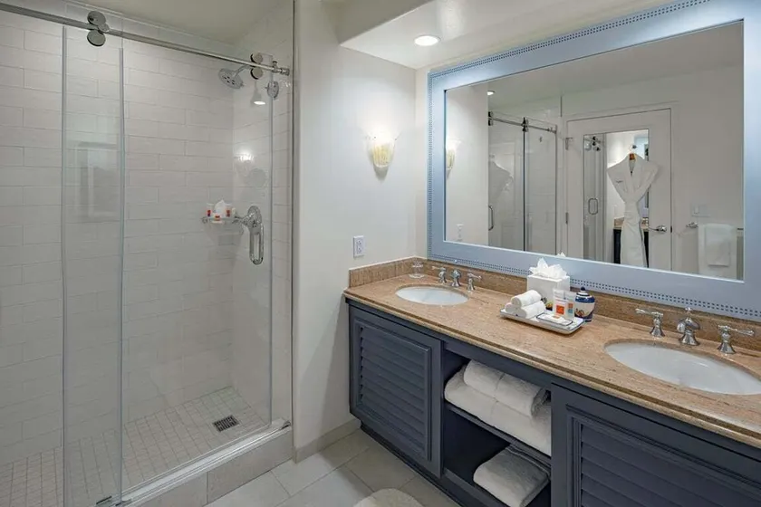 2-Bedroom Suite at a 4⭐️ Hotel - Image 1