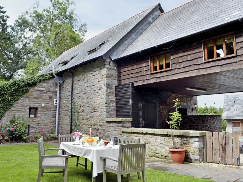 5 bedroom accommodation in Three Cocks, near Hay-on-Wye - Image 1