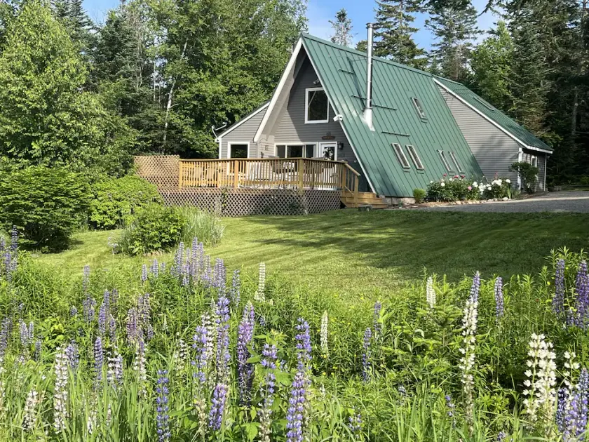 Cozy Chalet near Saddleback Mountain & Downtown Rangeley - Image 1