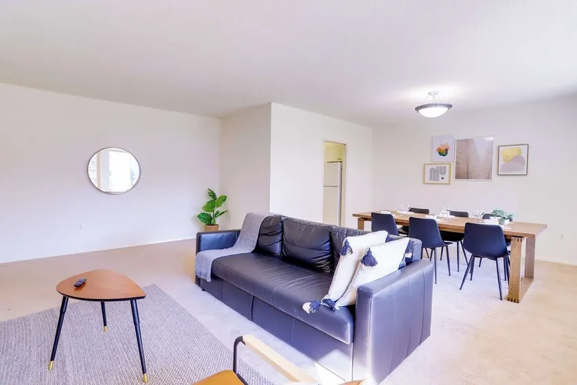 Prime Location! Spacious & Comfy - Image 1