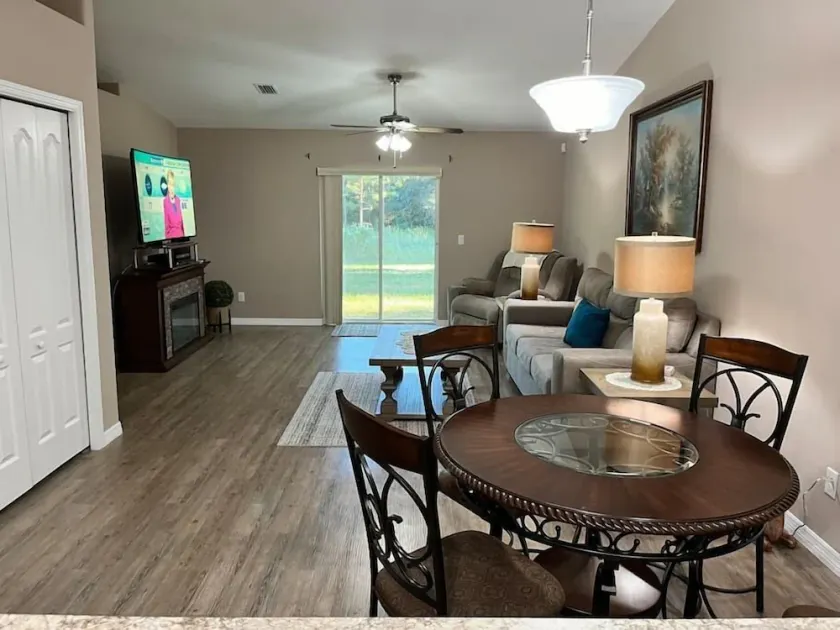 Quiet Snowbird Retreat Comfy Affordable - Image 1