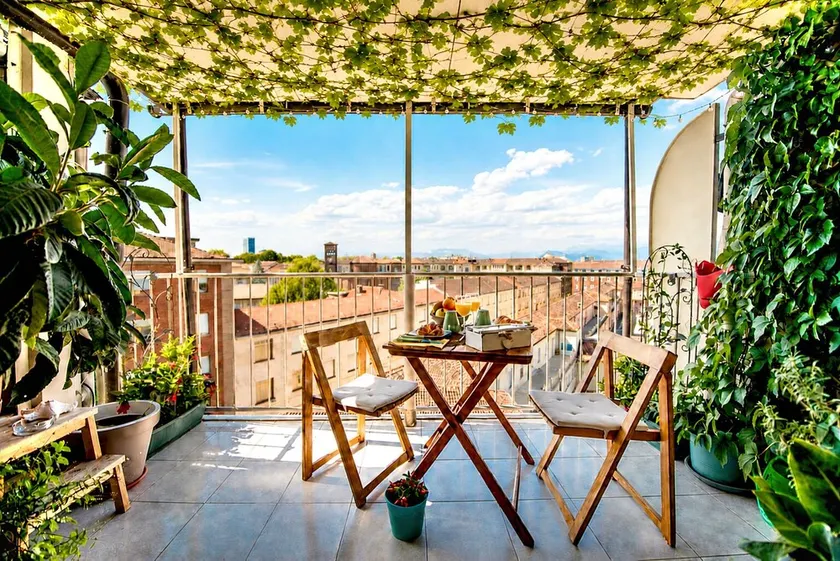 Nyt malerisk og centralt penthouse, renoveret med en storslået udsigt over bjergene - Image 1
