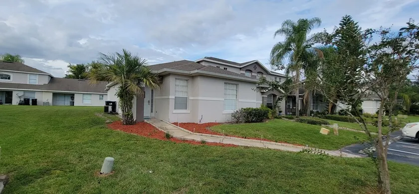 2 Bedroom 2 bath house and three community pools - Image 1
