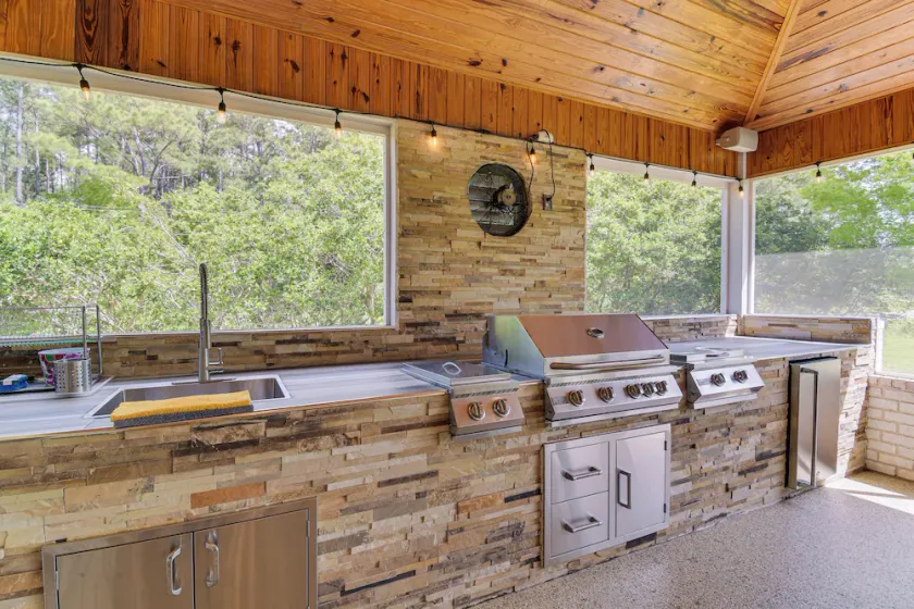 Elegant Home w/ Outdoor Kitchen in Robertsdale - Image 1