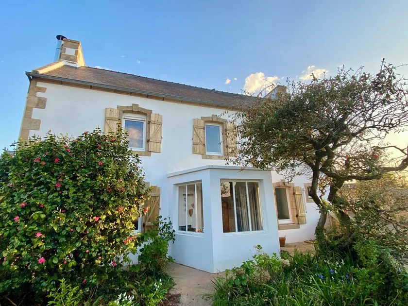 Beachfront fisherman's cottage, family home style. - Image 1