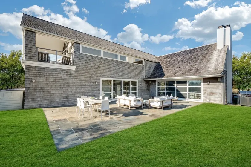 Super chic beach house on a private road. - Image 1