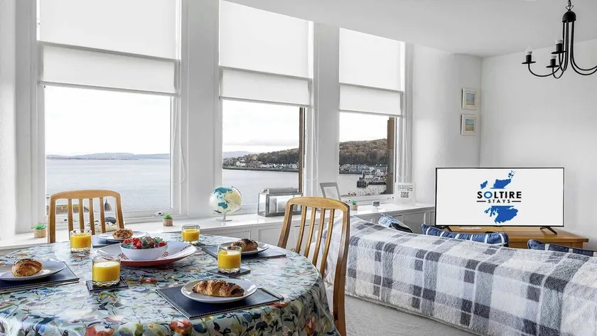 Panoramic Sea View Apartment in Rothesay Bay - Image 1