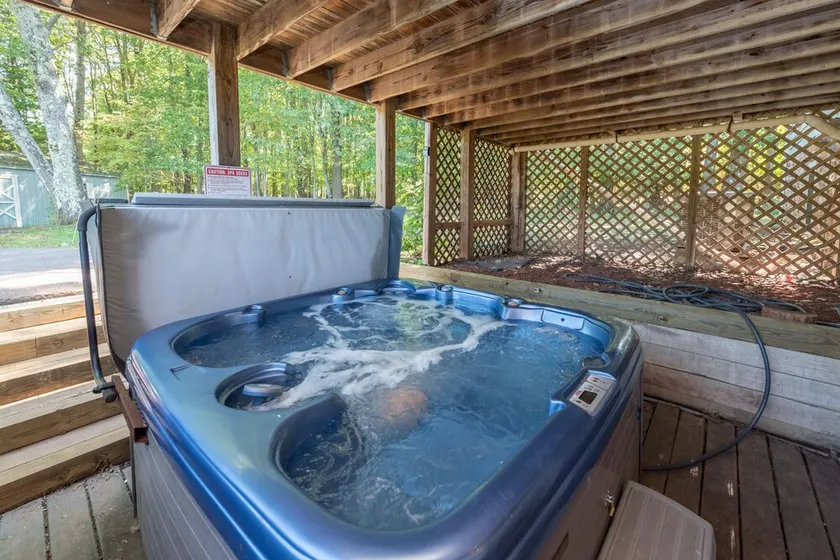 Cozy Dog Friendly Blue Home Near Lake w/ Huge Yard - Image 1