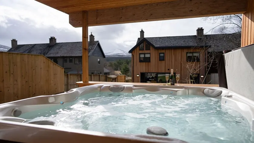 Two Queens Houses -  a house that sleeps 10 guests  in 5 bedrooms - Image 1