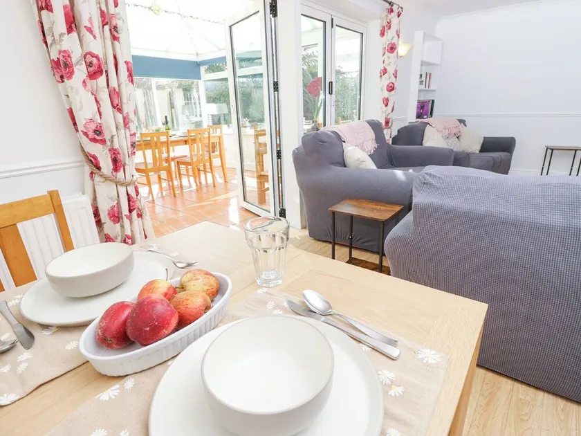 Bay Cottage - Image 1