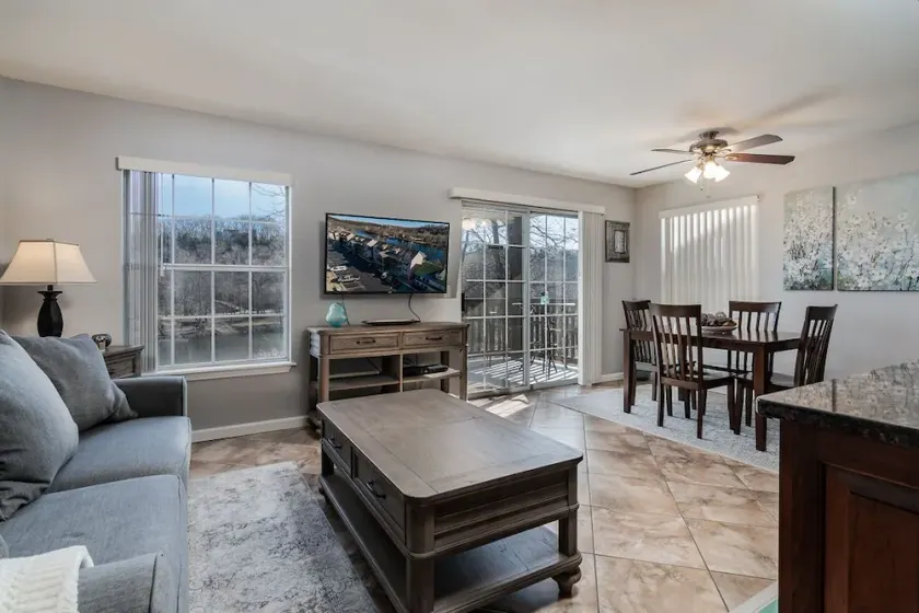 Lakefront Condo - Couples Retreat - Image 1