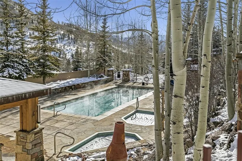 New Renovation 4 Bed - Walk to Gondola - Mountain Views - Ski Locker Included - Image 1