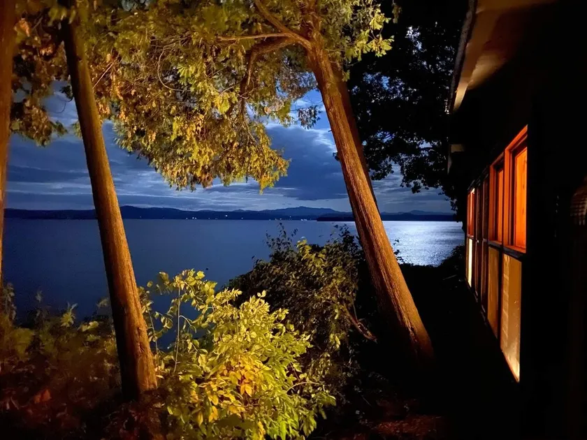 Avskilt och privat Lakefront stuga - fantastisk utsikt – lugn och tyst - Image 1