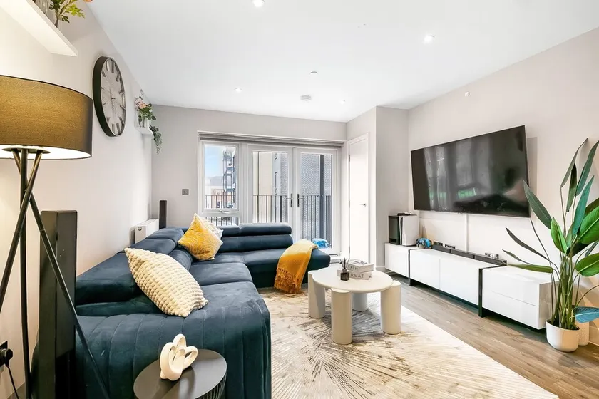 Luxurious 2 bed Flat in Greenhithe - Image 1