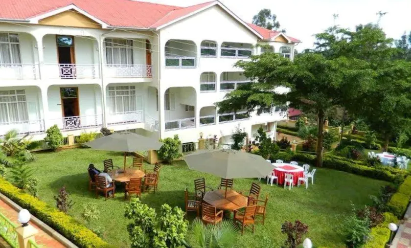 Mountain Breeze Hotel - Image 1