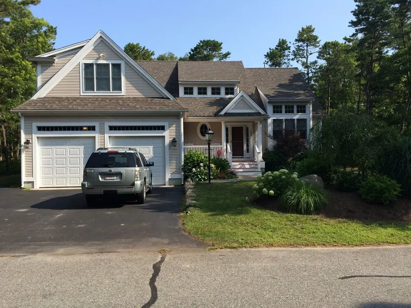 Mashpee Vacation Home. Walking distance to South Cape Beach. 3-5 Bdrm. 2.5 Baths - Image 1